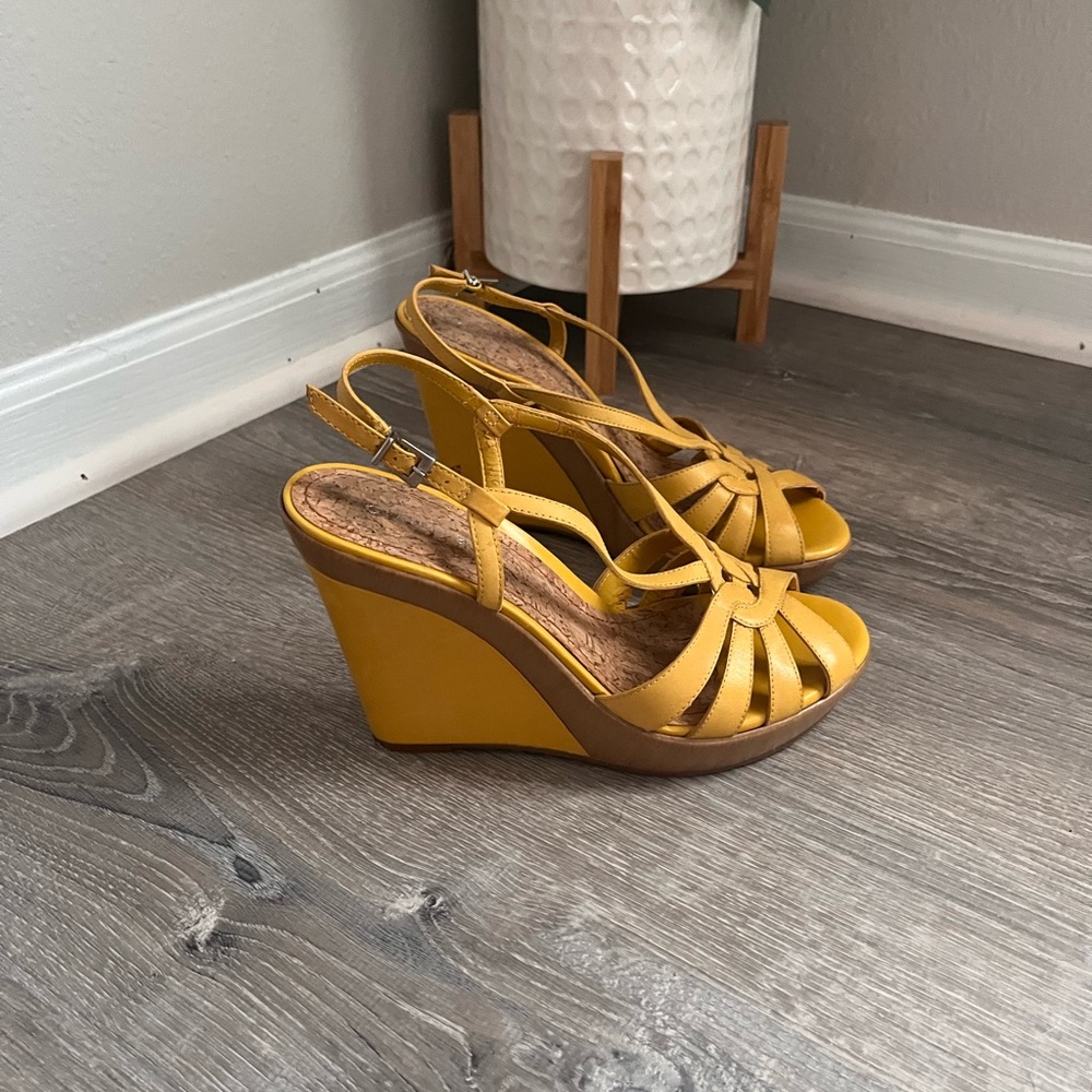 Gianni Bini Yellow Wedges size 8